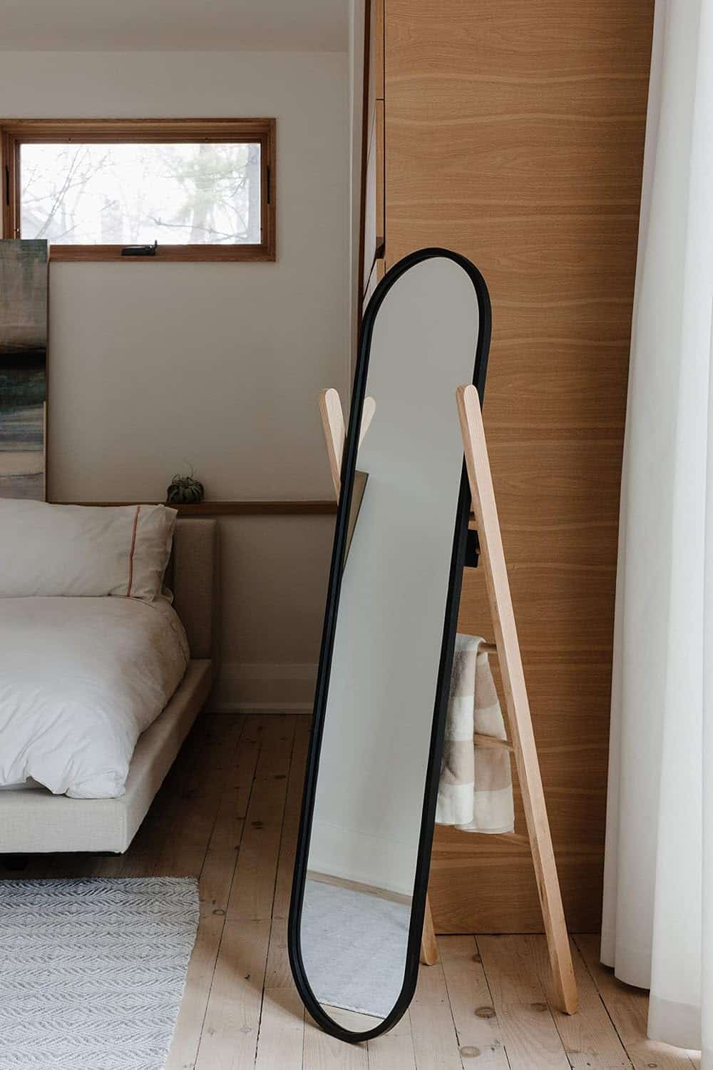 UMBRA HUB FLOOR LENGTH MIRROR - Black - Image 4